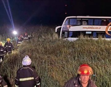 Accidente en Ruta 2: un muerto y 14 heridos tras despiste de micro