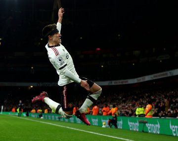 El gol de Licha Martínez en la derrota del Manchester United ante Arsenal