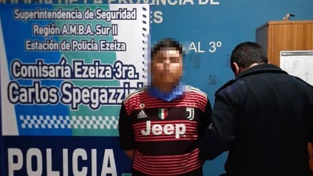 Efectivos policiales detuvieron en Ezeiza a un adolescente que apu&ntilde;al&oacute; a un vecino