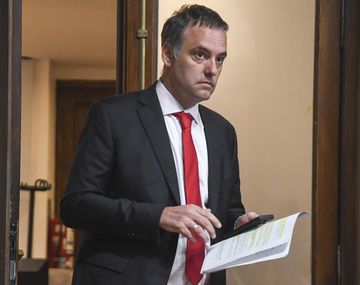 Adorni desmintió el aumento salarial para Milei y su equipo por decreto: Falso