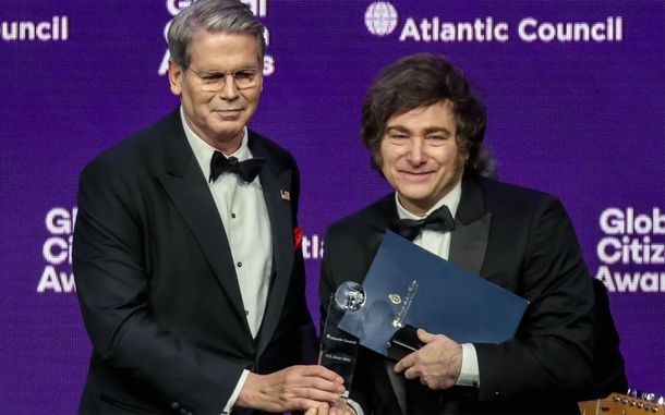 Scott Bessent junto a javier Milei.