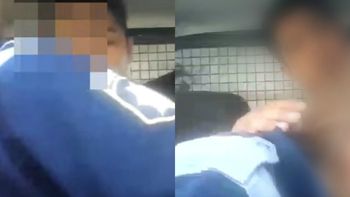 Policías teniendo sexo en el patrullero Policías teniendo sexo en el patrullero