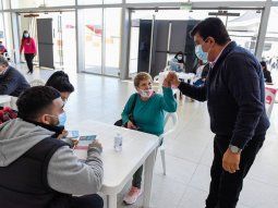 Espinoza: Me llena de emoción ver la felicidad de cada uno de nuestros vecinos después de vacunarse