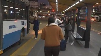 video: robaron un celular mientras transmitia un movil de television en constitucion video: robaron un celular mientras transmitia un movil de television en constitucion