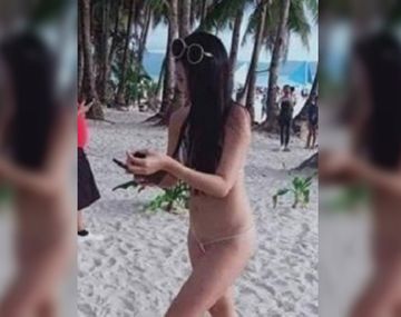 Una turista fue detenida en una playa de Filipinas por usar un bikini erótico