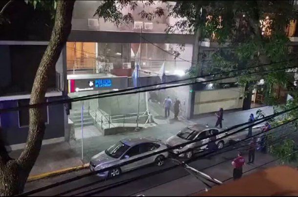 Incendio en una comisaría de Palermo: siete personas hospitalizadas