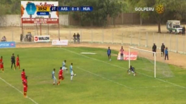 Papelón: quisieron imitar el penal de Messi y Suárez y protagonizaron un blooper