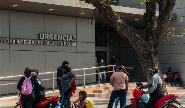 Podaba un árbol con una amoladora y terminó muerto frente a su hijo