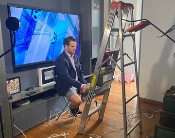 Encima que tuvo que hacer malabares para trabajar en cuarentena, Ricardo Puig qued&oacute; en evidencia