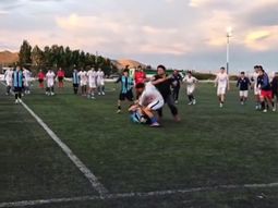 a las pinas: asi fue la batalla campal en la final de un torneo de reserva en comodoro rivadavia a las pinas: asi fue la batalla campal en la final de un torneo de reserva en comodoro rivadavia