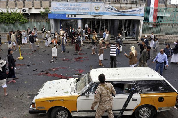 Brutal triple atentado de terroristas de ISIS en Yemén deja al menos 140 muertos