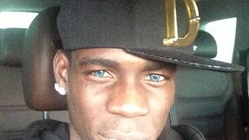 el polemico futbolista que estreno color de ojos el polemico futbolista que estreno color de ojos