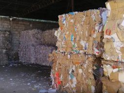 Horror en una recicladora: un operario cayó a una prensa y murió compactado