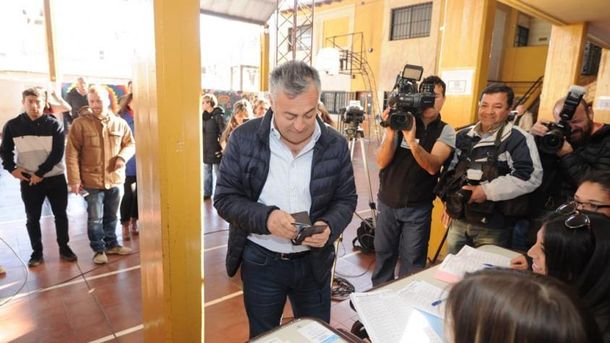 Alfredo Cornejo no tenía el DNI al momento de votar. Foto: mdzol.com