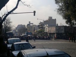 Toman oficinas de Edesur y Edenor por cortes en villas
