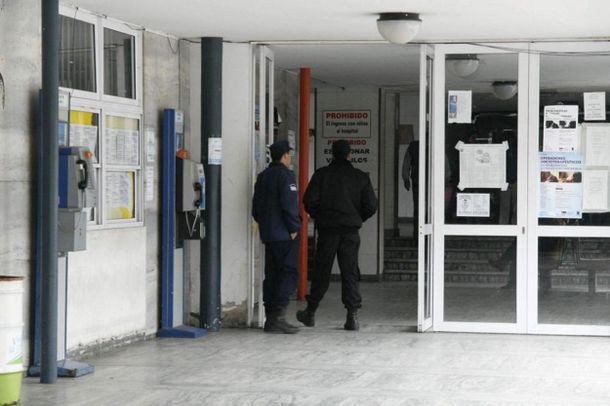 Lo acuchilló, se arrepintió, fue a verlo al hospital y lo detuvieron