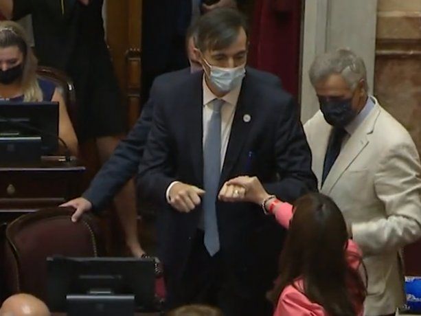 La emoción de Esteban Bullrich en su última sesión en el Senado