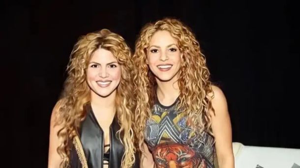Shakira y su doble. Shakira y su doble.