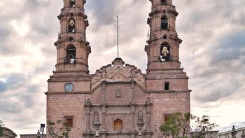 El 27 de Agosto de 1899, S. S. León XIII expidió la Bula Apostólica Sedes, que crea la iglesia parroquial de Aguascalientes. El 27 de Agosto de 1899, S. S. León XIII expidió la Bula Apostólica Sedes, que crea la iglesia parroquial de Aguascalientes.