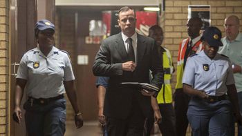 pistorius ya abandono la prision y comienza a cumplir arresto domiciliario pistorius ya abandono la prision y comienza a cumplir arresto domiciliario