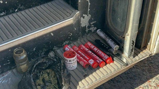 Superclásico: detienen tres micros que llevaban armas blancas, droga, alcohol y pirotecnia