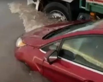 El equipo de Esther Goris también quedó varado en una ruta por las inundaciones