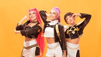 musica, baile y diversion: asi es cazadoras doradas, el show para toda la familia