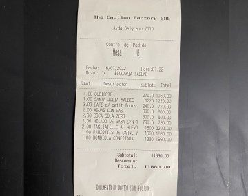 Quiso quejarse por lo que pagó por cenar y lo liquidaron