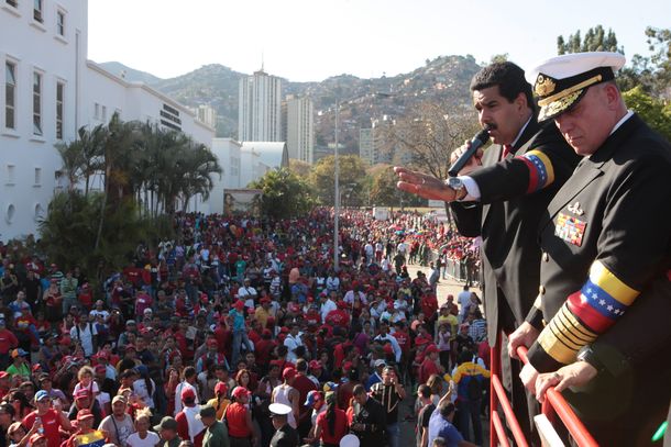 Maduro asume la presidencia y las elecciones serían en abril