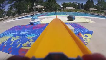 video: mira la vertiginosa carrera de un autito de coleccion video: mira la vertiginosa carrera de un autito de coleccion