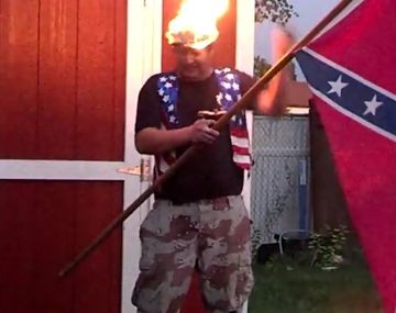 {altText(,Se prendió fuego el pelo para el #IceBucketChallenge y su video se transformó en viral)}