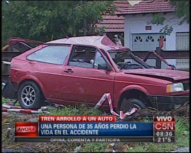 Tren embistió a un automóvil en Quilmes: hay un muerto