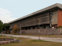 Facultad de Ciencias Políticas y Sociales Facultad de Ciencias Políticas y Sociales