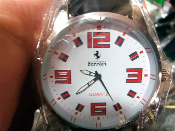 Decomisan 6.000 productos falsificados de primeras marcas