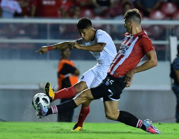 Estudiantes le ganó a Independiente en Avellaneda y lo dejó lejos de la punta