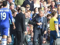 wenger volvio a perder frente a mourinho y asi demostro su frustracion wenger volvio a perder frente a mourinho y asi demostro su frustracion