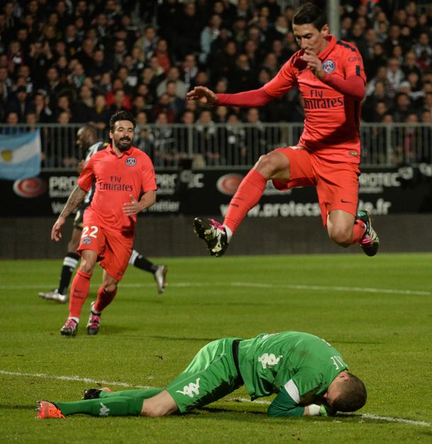 Con Lavezzi y Di María, el PSG empató y mantuvo la punta del campeonato