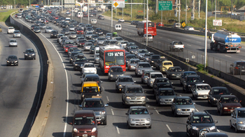 comenzo el exodo: 1300 autos por hora para la costa atlantica comenzo el exodo: 1300 autos por hora para la costa atlantica