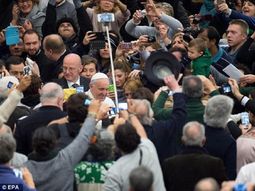 EE.UU. prohibió usar los palitos para selfies durante la visita del papa Francisco