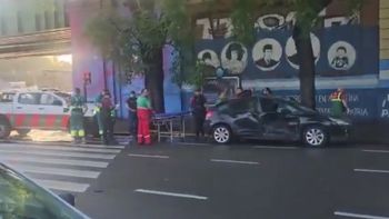 fuerte choque entre dos autos en palermo dejo a personas atrapadas fuerte choque entre dos autos en palermo dejo a personas atrapadas