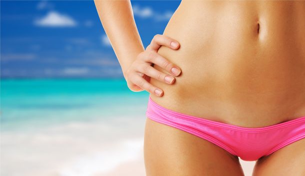 El catálogo machista de mallas que indigna a España: estilo surfero para ellos y disimular panzas para ellas