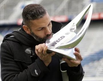 Fue campeón con Vélez y brilló en Europa, pero colgó los botines producto de las lesiones: la historia de Razzotti. 