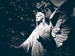 Los Ángeles custodios son los encargados de salvaguardar las almas. Los Ángeles custodios son los encargados de salvaguardar las almas.