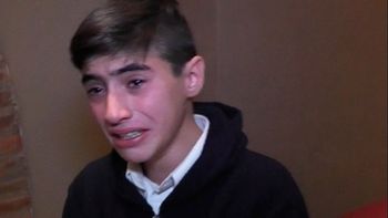 el sueno cumplido: entre lagrimas, un nene conto como fue el momento en el que messi y di maria le firmaron la camiseta el sueno cumplido: entre lagrimas, un nene conto como fue el momento en el que messi y di maria le firmaron la camiseta