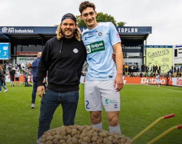 El premio al mejor jugador en Dinamarca que compite con los regalos de Chiqui Tapia