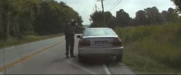 VIDEO: atropellaron a un policía cuando intentó detener a un auto en la ruta