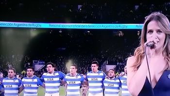 La rubia sorprendió con un escote en el estadio de Twickenham La rubia sorprendió con un escote en el estadio de Twickenham