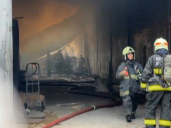 Floresta: un depósito se prendió fuego y debieron evacuar un geriátrico lindero