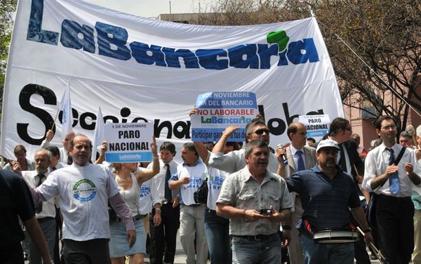 Bancos privados acordaron pagar bono de fin de año de $7.500
