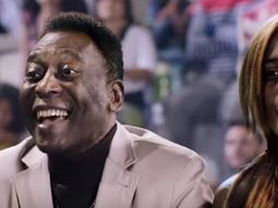 ¿y diego? messi y pele, juntos para el lanzamiento del #fifa16 ¿y diego? messi y pele, juntos para el lanzamiento del #fifa16